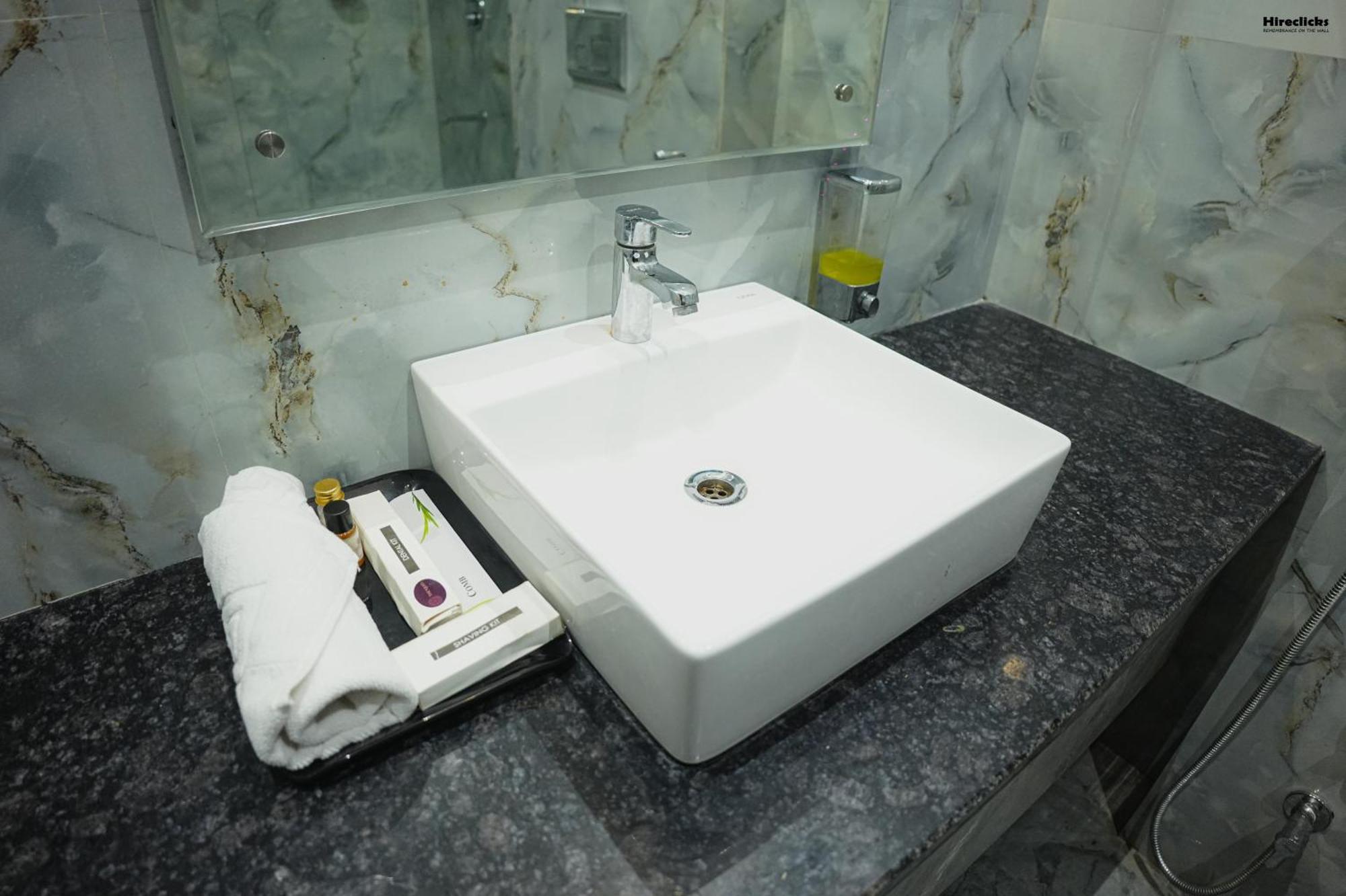 The Krati Resort & Convention Centre Bareli Kültér fotó
